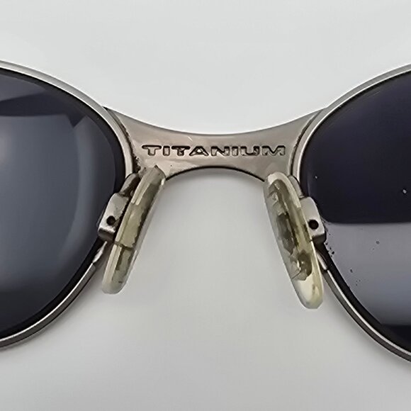 Oakley 05-807 C Wire Titanium Frame Titanium Iridium Lens Sunglasses w Flexhinge - Picture 9 of 16